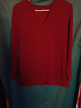 💰4/$15 DEAL! New York & Company Deep Red V-Neck Tunic